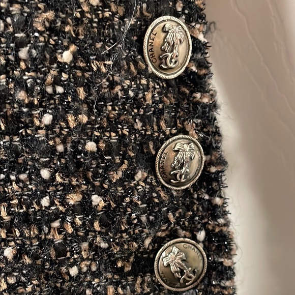 CHANEL Black Blazer Suit Jacket with Textured Fabric and Notched Lapel - Picture 3 of 4